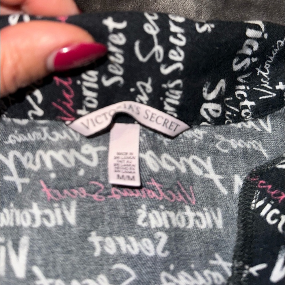 Victoria Secret 2-piece pajama set - Picture 4 of 6